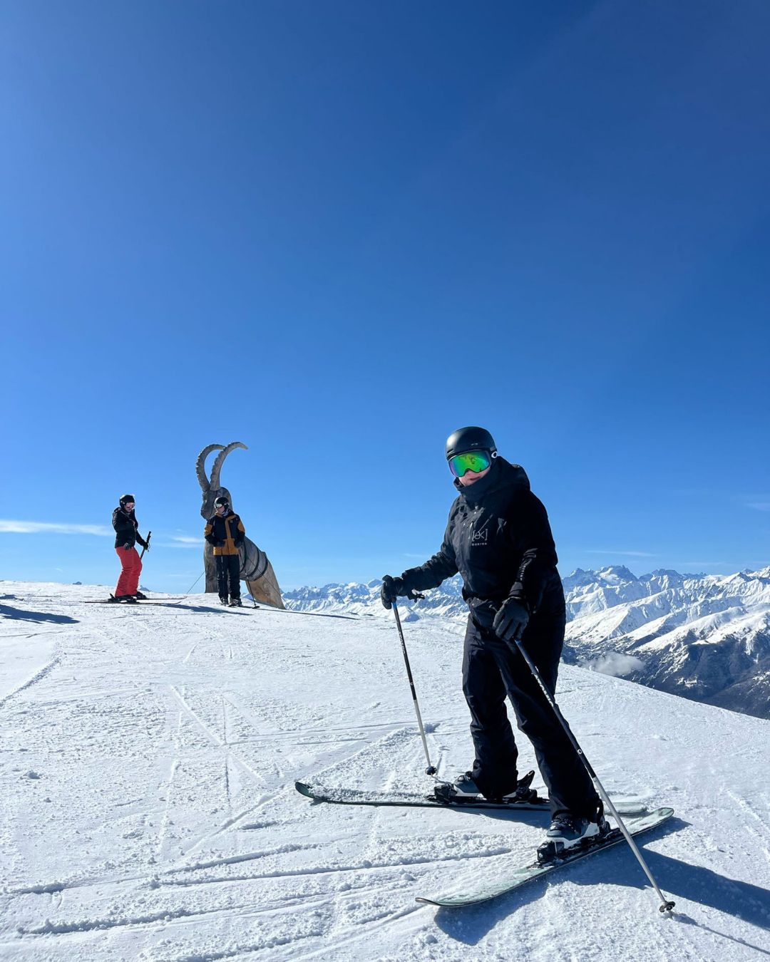 MySnow ski specialist Emily A skiing on a bluebird day in Les 3 Vall&eacute;es