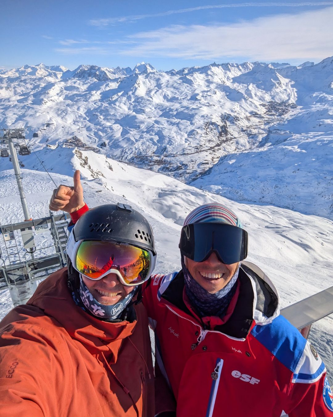 MySnow ski specialist George with a mountain guide above the 3 Vall&eacute;es